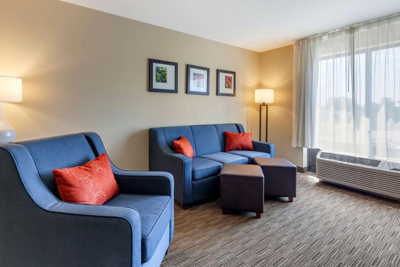 Comfort Suites Oshkosh Eksteriør bilde