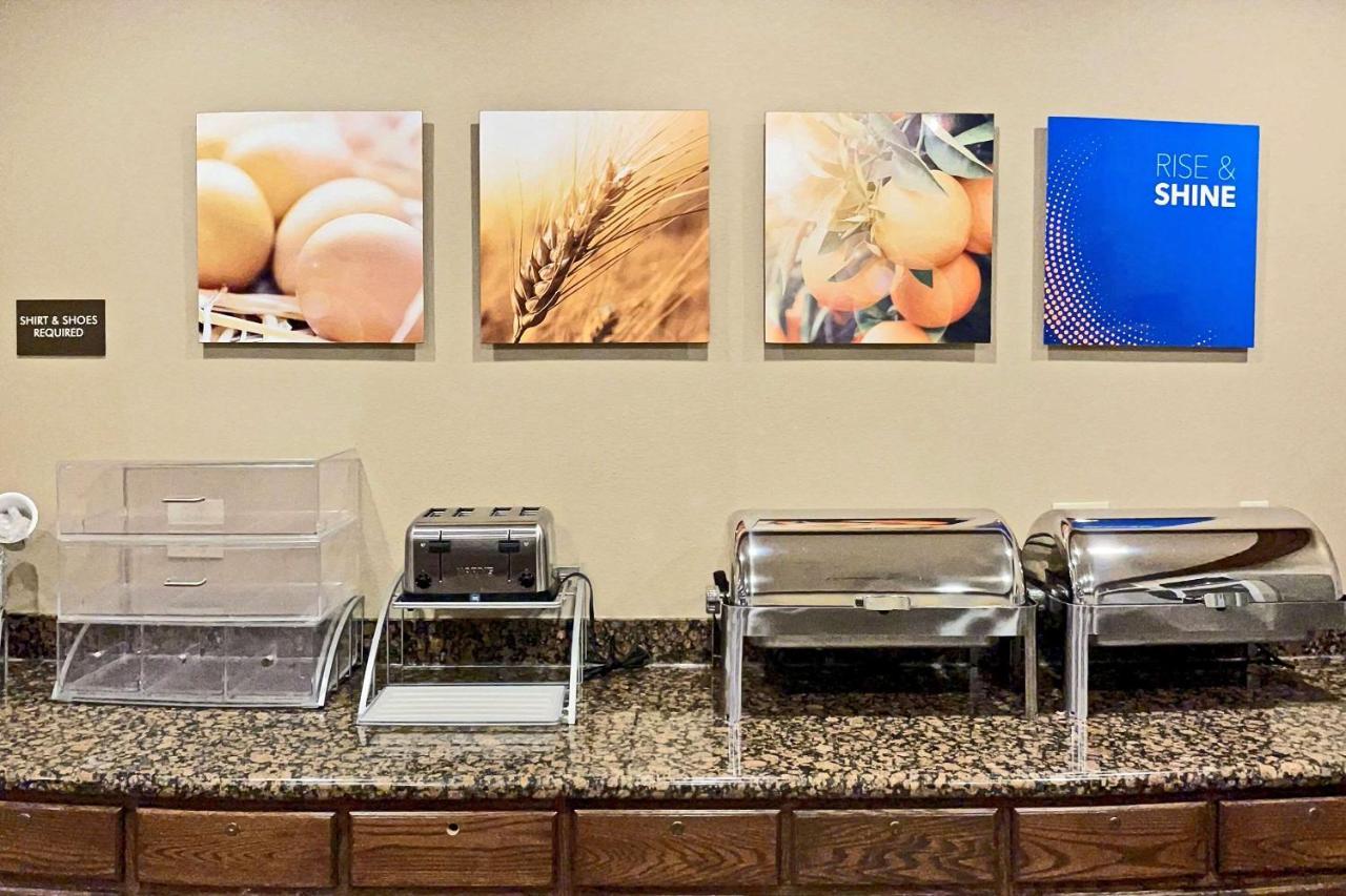 Comfort Suites Oshkosh Eksteriør bilde
